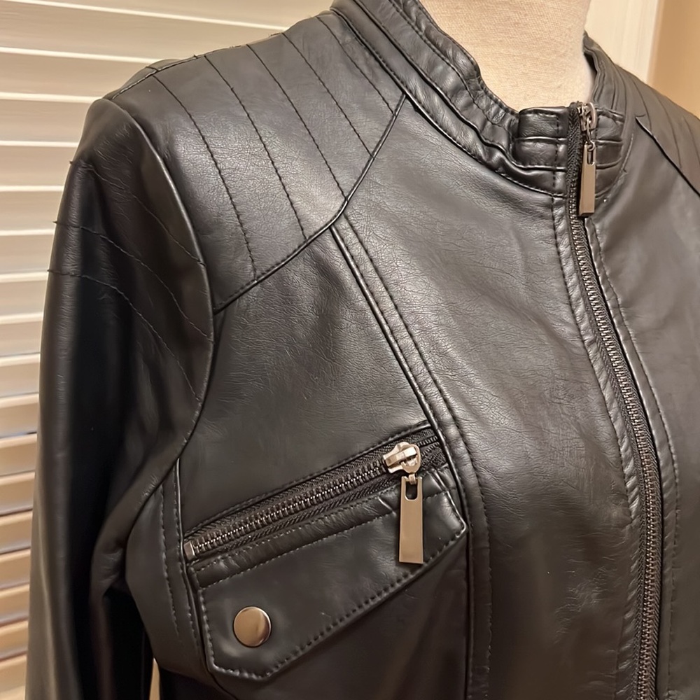 Apt 9 Faux Leather Moto Jacket in Black, Size Large, EUC - Picture 5 of 17